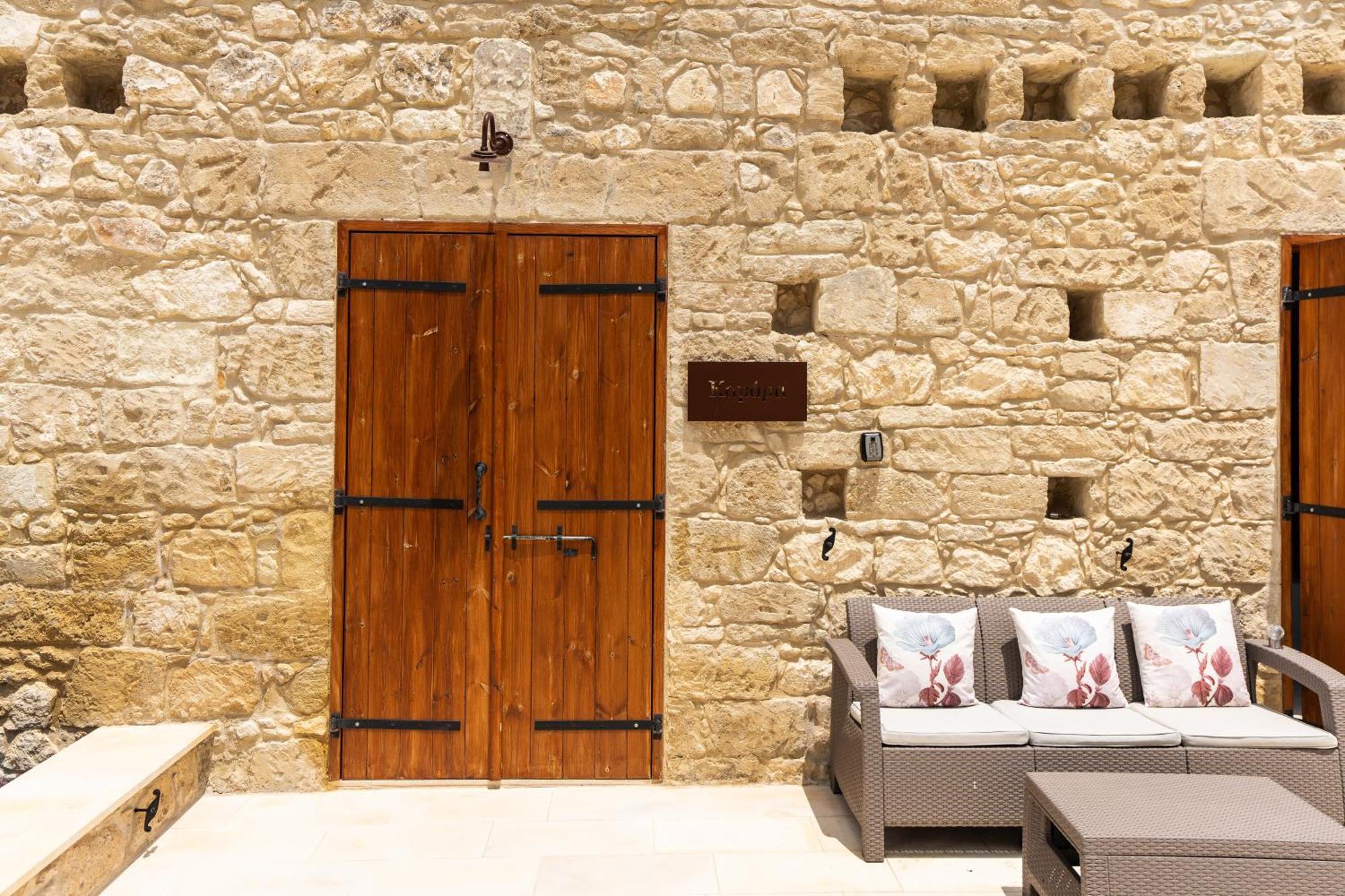 Harma Traditional Boutique Suites Paphos Szoba fotó