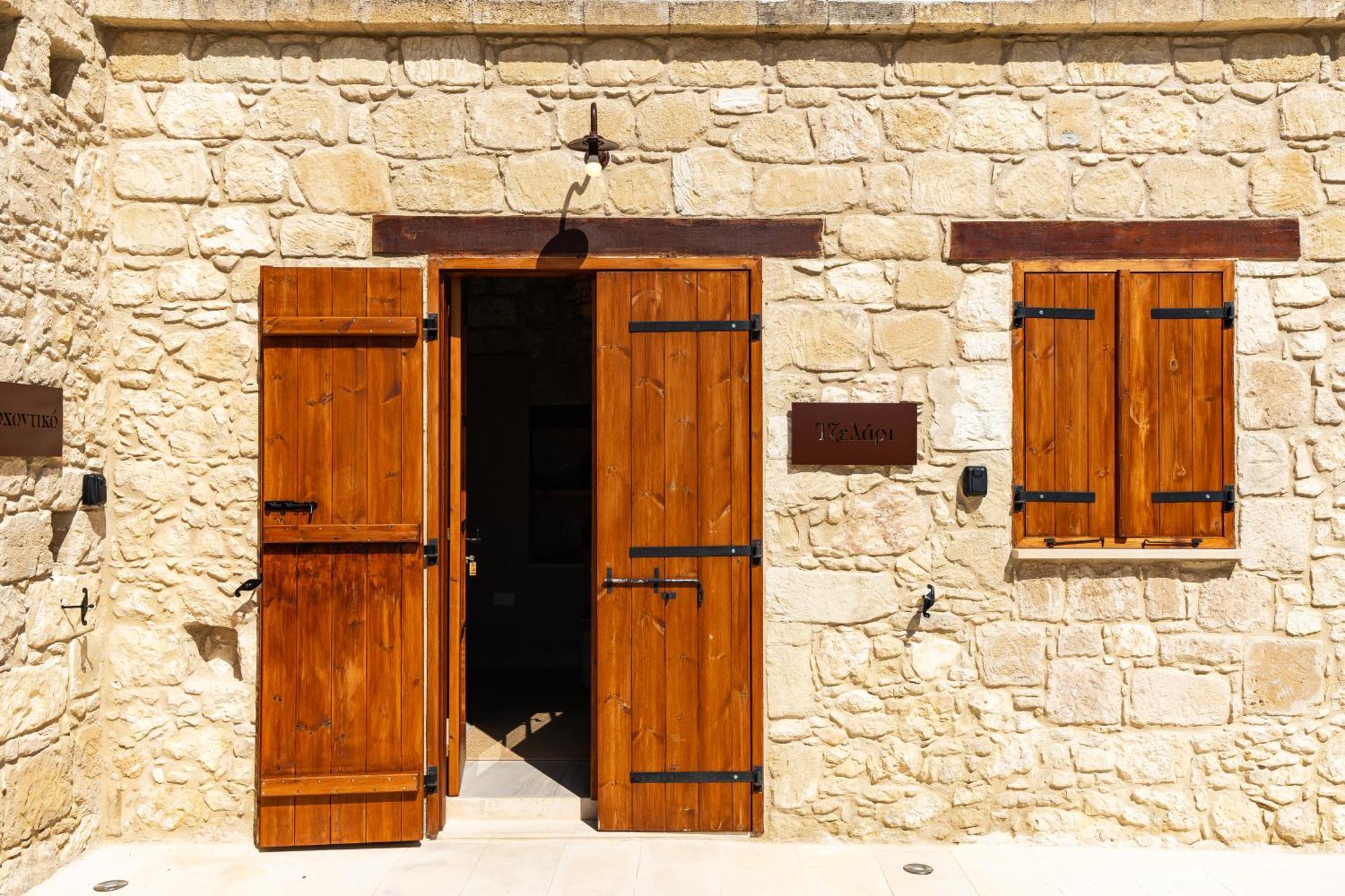 Harma Traditional Boutique Suites Paphos Szoba fotó