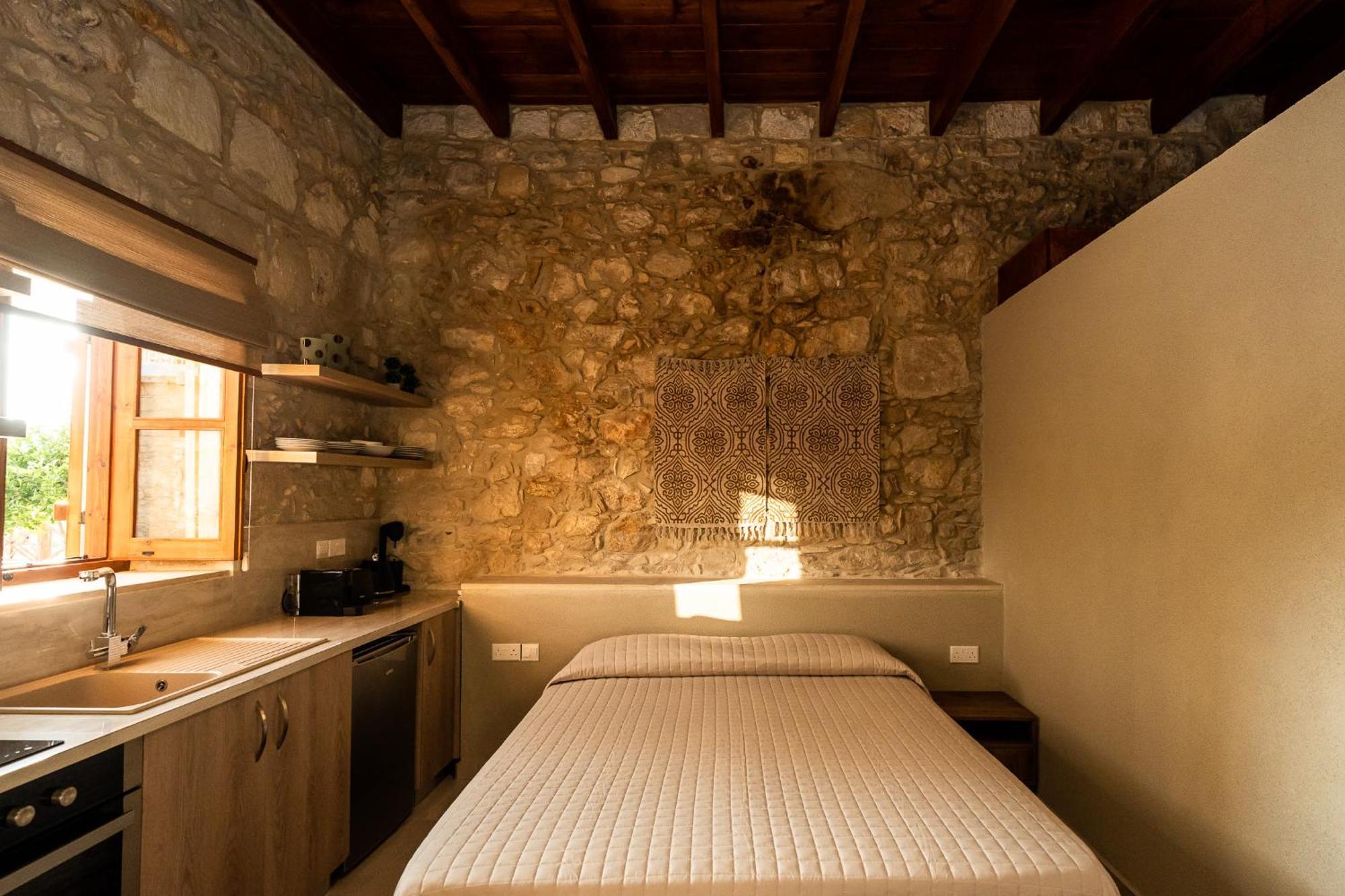 Harma Traditional Boutique Suites Paphos Szoba fotó