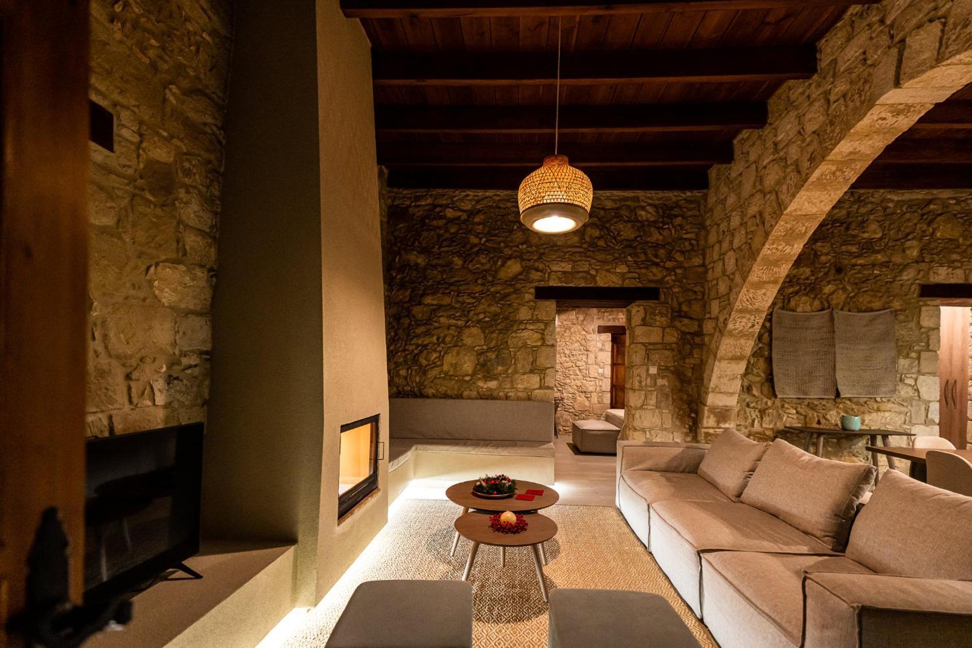 Harma Traditional Boutique Suites Paphos Szoba fotó