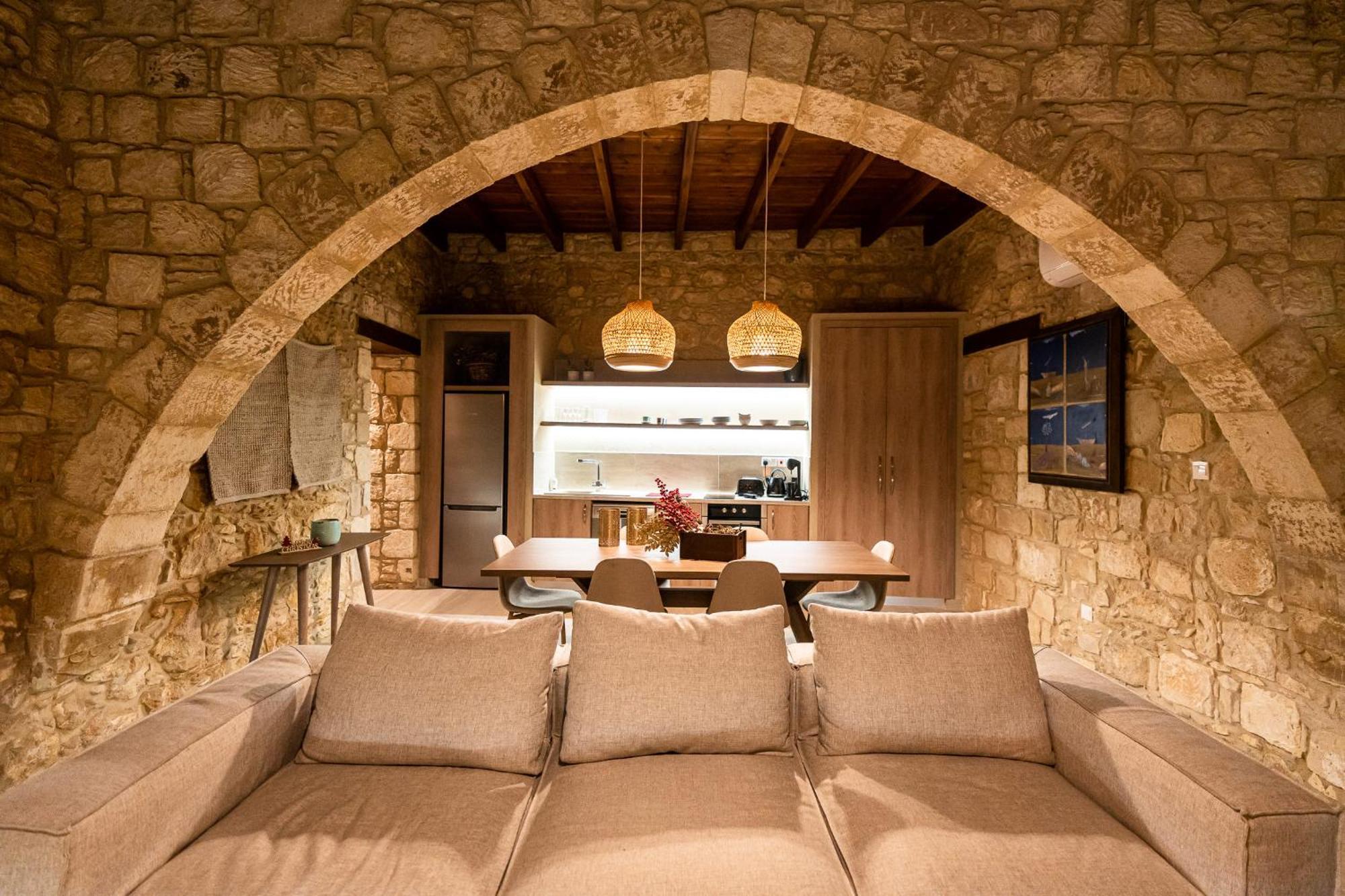 Harma Traditional Boutique Suites Paphos Szoba fotó