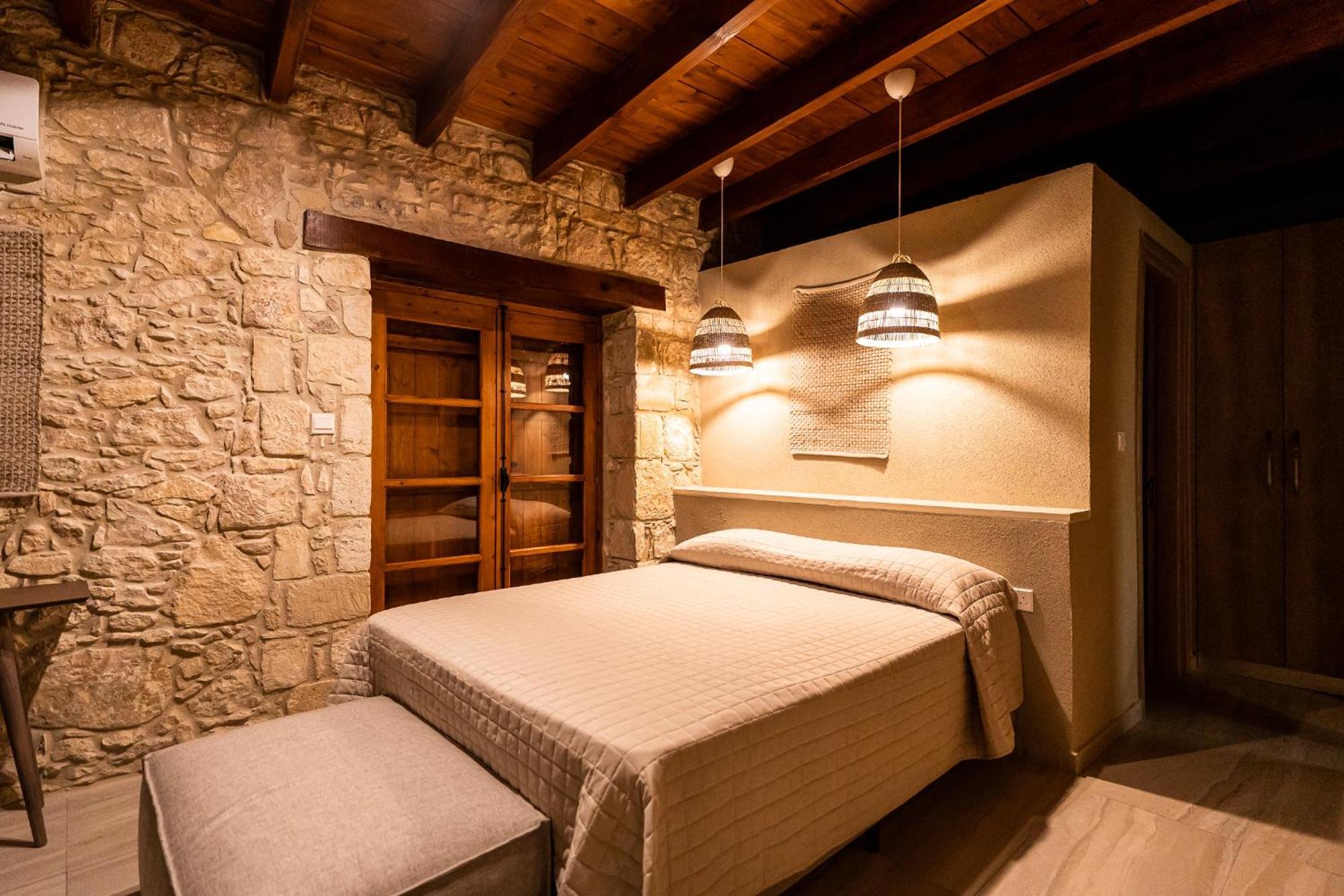 Harma Traditional Boutique Suites Paphos Szoba fotó