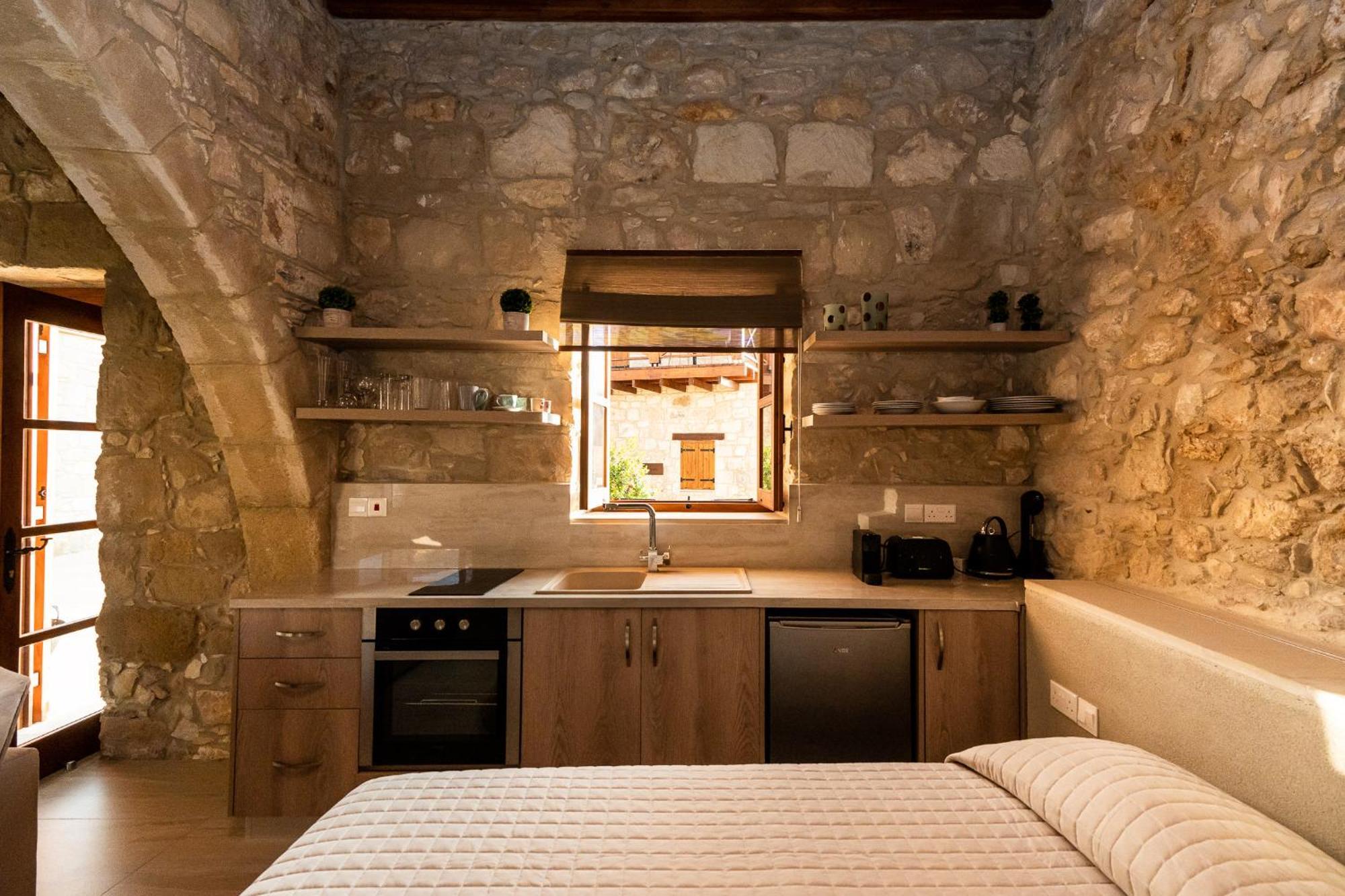 Harma Traditional Boutique Suites Paphos Szoba fotó