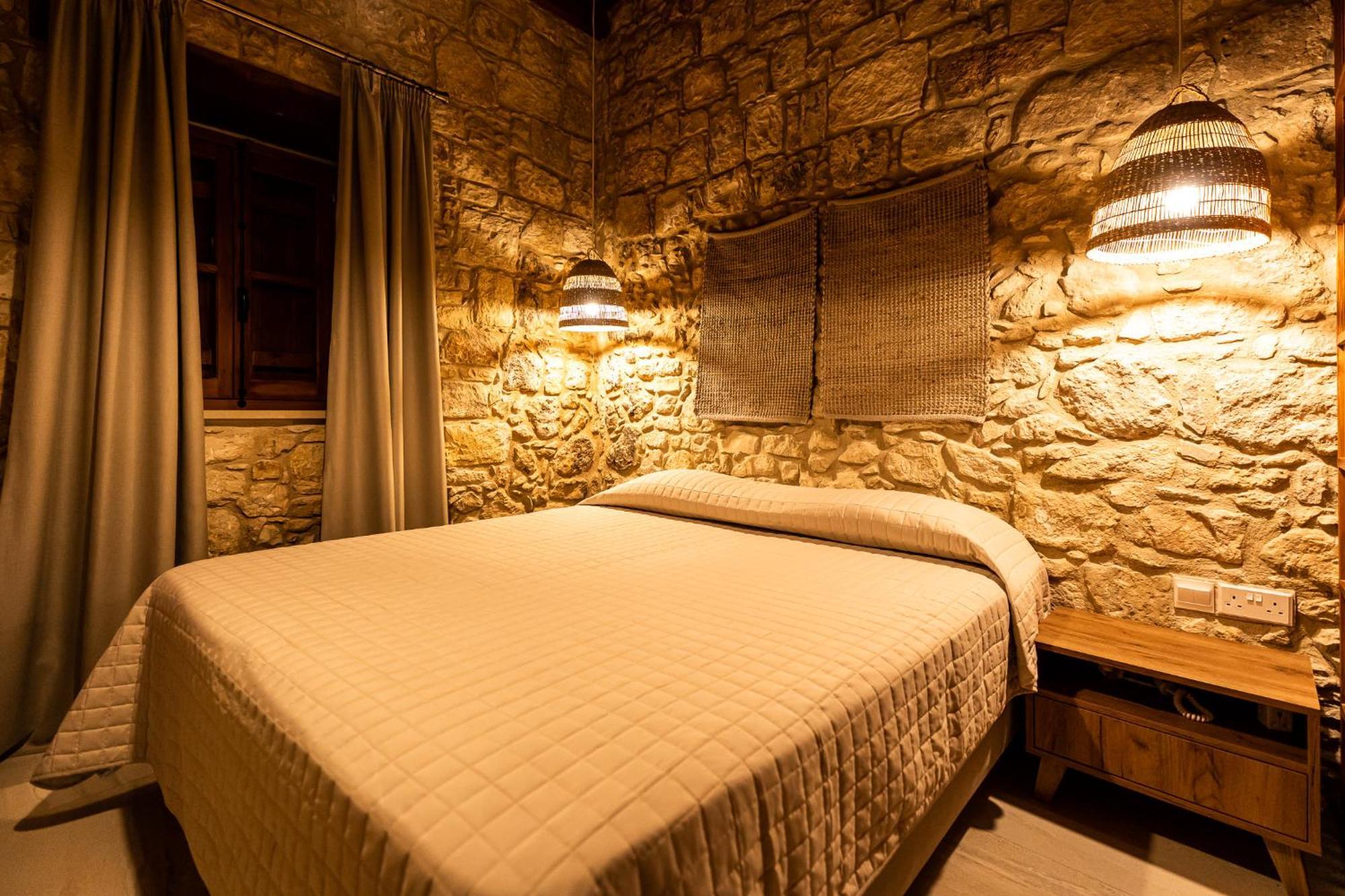 Harma Traditional Boutique Suites Paphos Szoba fotó